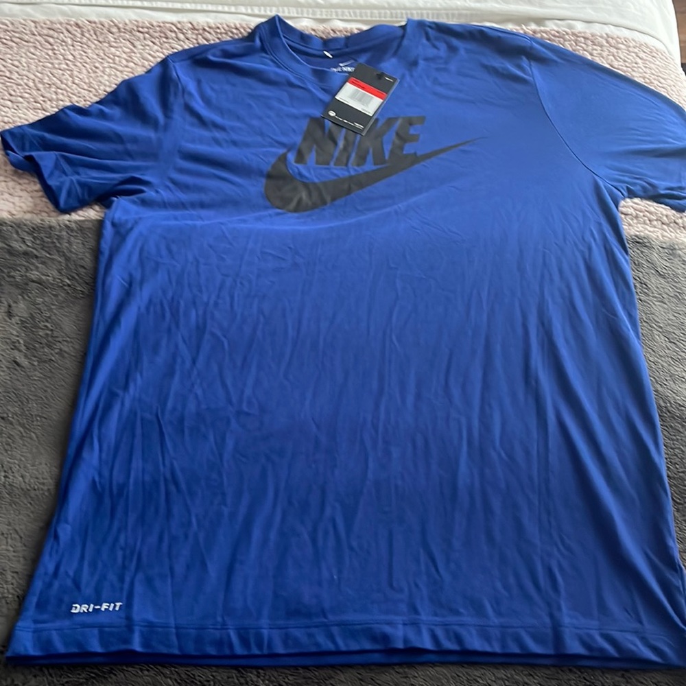 NIKE T-SHIRT